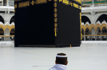 un homme seul à proximité de la kaaba